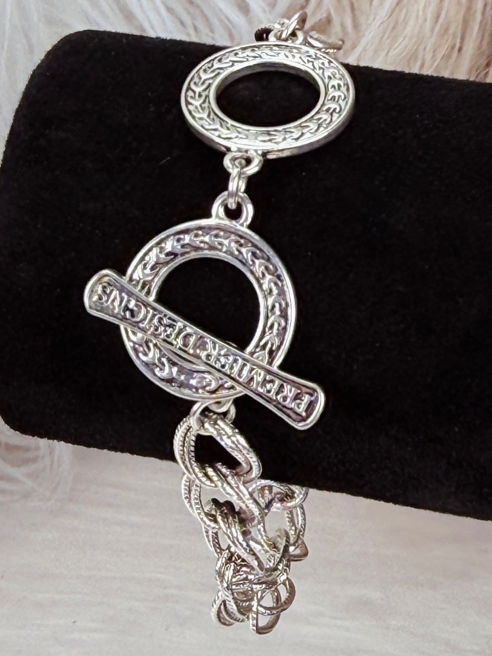 Silvertone Premier Designs, Chain toggle closure bracelet
